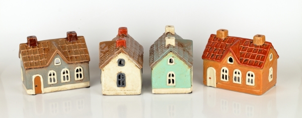 Svietiaci domček krémový 13,5 x 11 x 9 cm