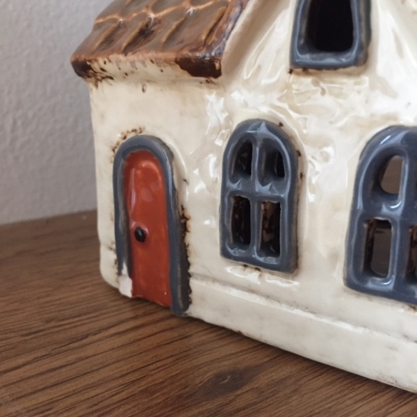 Svietiaci domček krémový - vyradené