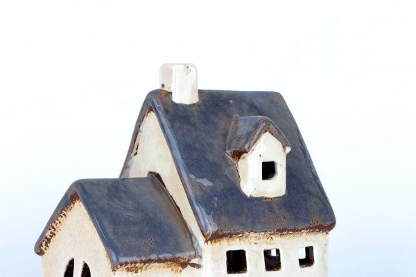 Svietiaci domček s prístavkom krémový, modrá strecha