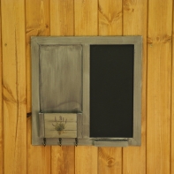 Tabuľa na kriedy + schránka na listy + háčiky na kľúče 40x40x5,5cm