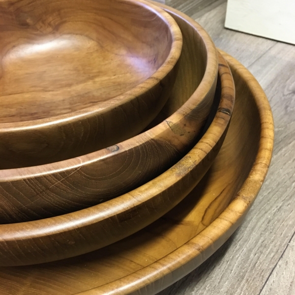 Teakové drevo mísa lakovaná 24cm