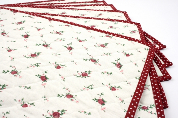 Textilné prestieranie na stôl kytičky 33x48cm