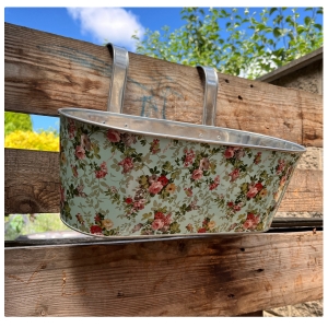 Kvetináč na balkón s hákmi, design Ruže