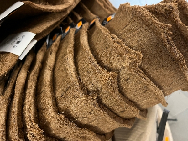 Truhlík oceľový závesný 80x19, 5x20cm