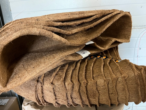 Truhlík oceľový závesný 80x19, 5x20cm