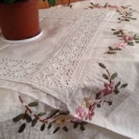 Obrus ​​vyšívaný 130x130cm