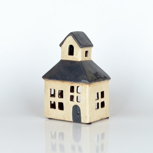 Vianočná dekorácia domček so zvoničkou a tmavou strechou