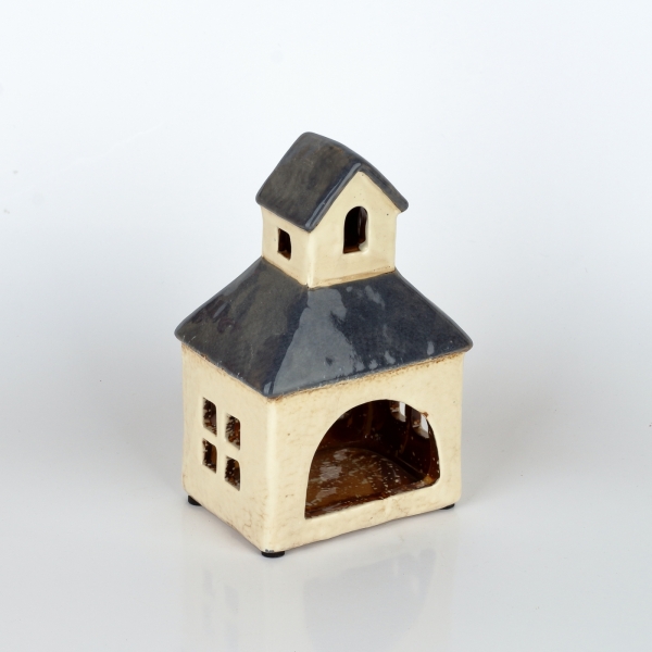 Vianočná dekorácia domček so zvoničkou a tmavou strechou