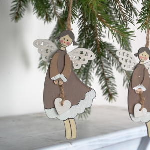 Vianočné dekorácie drevený závesný anjel hnedý 12cm