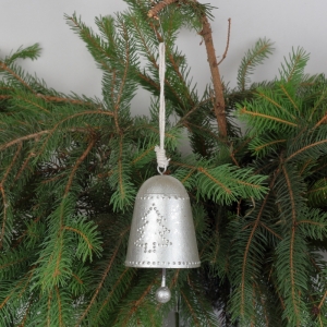 Vianočná dekorácia závesný zvonček sa stromčekom 10.5cm