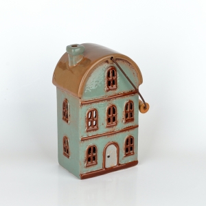 Vianočný domček 11 okien oblúková strecha, hnedé okná