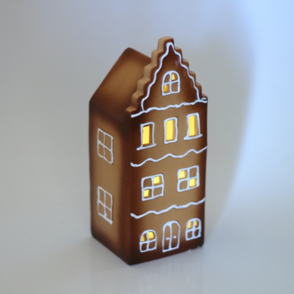 Vianočný domček 9x8,5v22cm