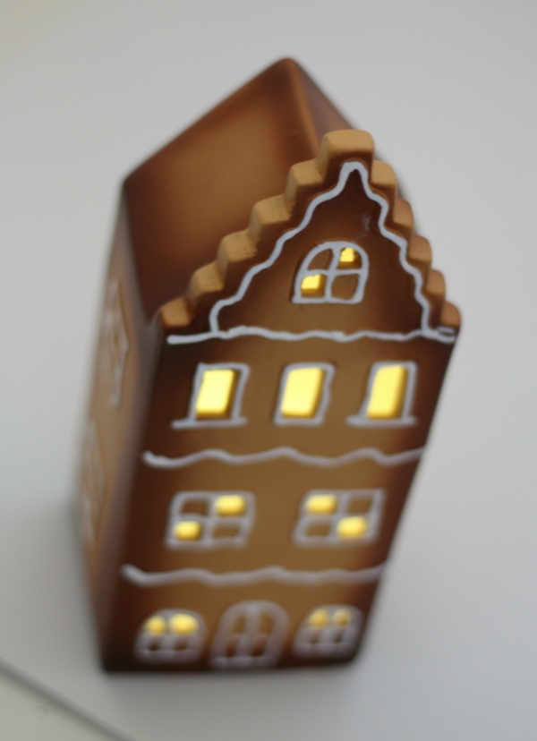 Vianočný domček 9x8,5v22cm