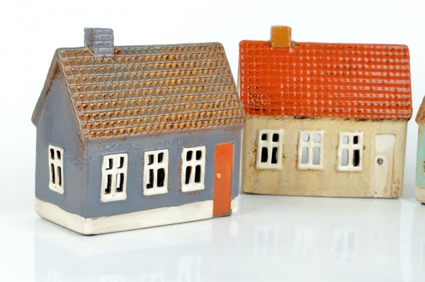 Vianočný domček NOVAline 14x7x13cm