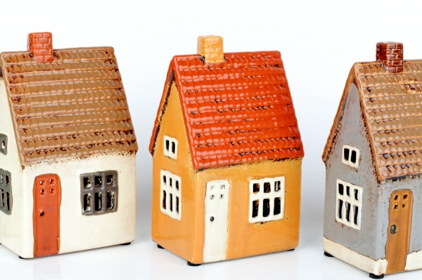 Vianočný domček NOVAline 17x7x10cm