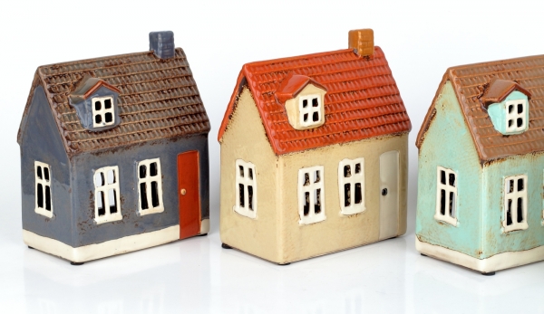 Vianočný domček NOVAline 17x7x13cm