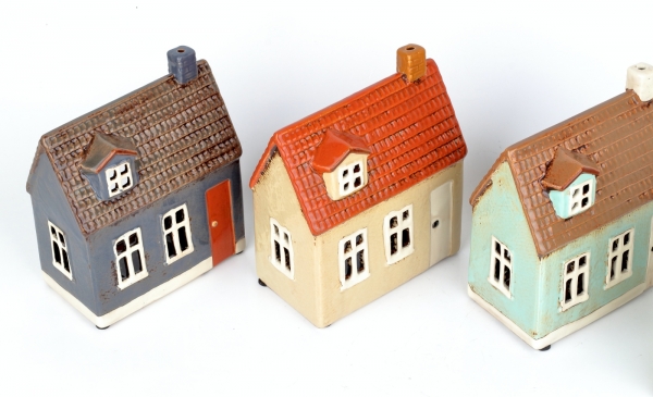 Vianočný domček NOVAline 17x7x13cm