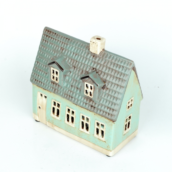 Vianočný domček NOVAline 18x8x16cm