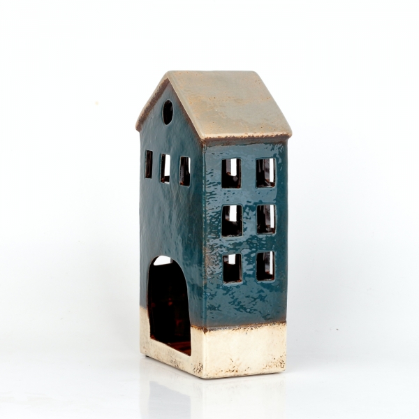 Vianočný domček vysoký 24x7x12cm