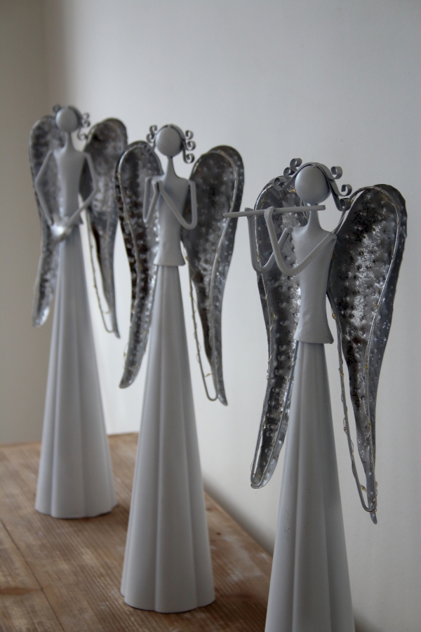 Vianočná LED dekorácia anjel so srdcom