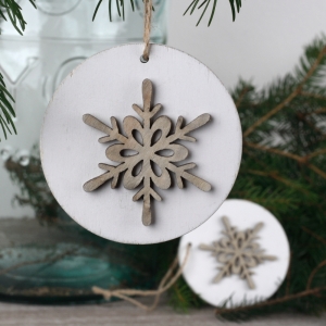 Vianočná ozdoba drevená vločka 7cm