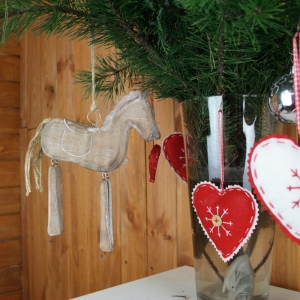 Vianočná ozdoba koník hnedý 16x31x2,5cm