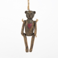 Vianočná ozdoba medvedík so srdcom 10,5cm