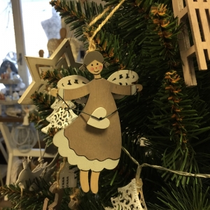 Vianočná ozdoba na stromček závesný anjel hnedý 6,5x11,5x1cm