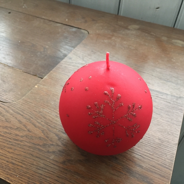 Vianočná sviečka snehová vločka guľa červená 10cm