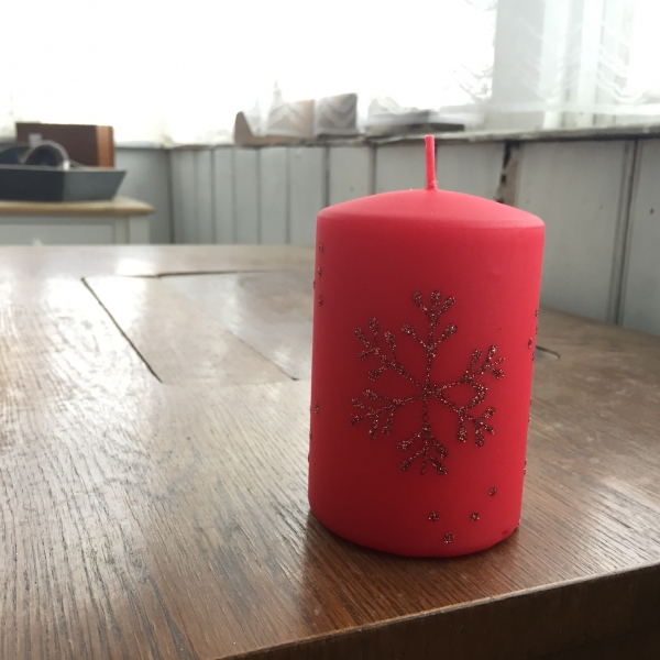 Vianočné sviečky snehová vločka valec červený 7x10cm