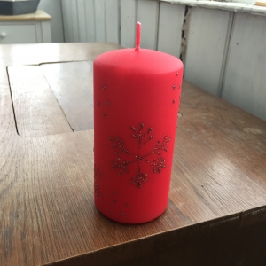 Vianočné sviečky snehová vločka valec červený 7x14cm 