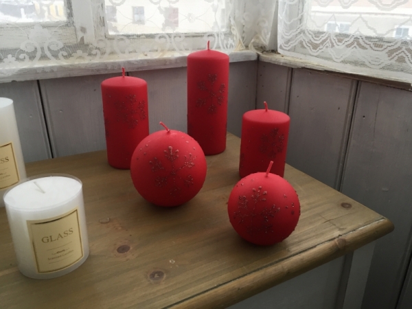 Vianočné sviečky snehová vločka valec červený 7x14cm 