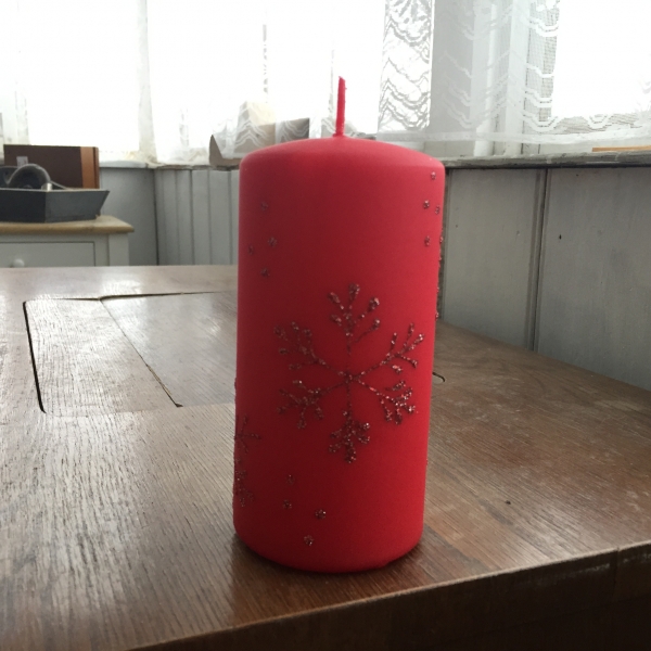 Vianočné sviečky snehová vločka valec červený 7x14cm 