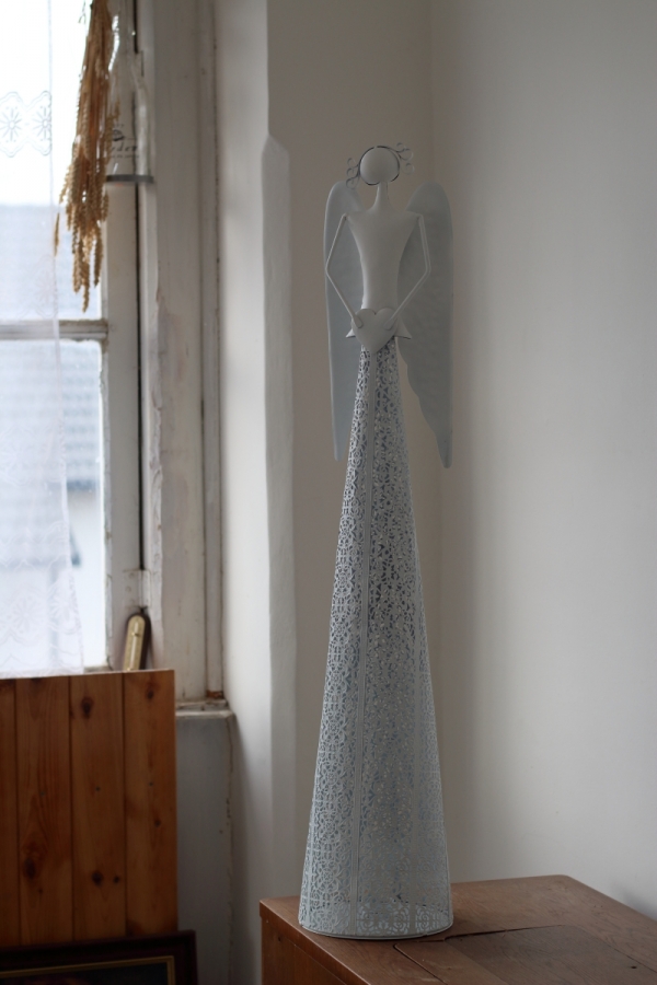 Vianočná výzdoba inšpirácia kovový anjel so srdcom