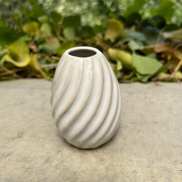 Vázička na slamienku 5,3 x 7,3 x 5,3 cm