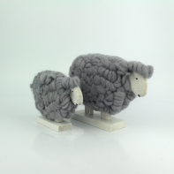 Veľkonočné dekorácie ovce z vlny sivá 25 cm