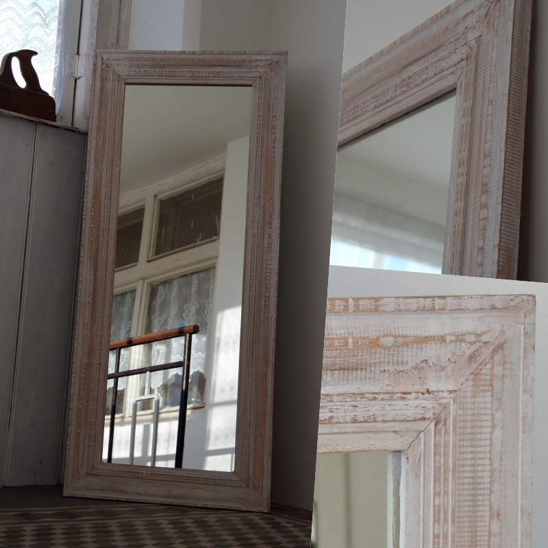 Veľké zrkadlo v drevenom ráme svetlej 50x115cm