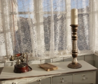 Veľký drevený svietnik na jednu sviečku 51cm