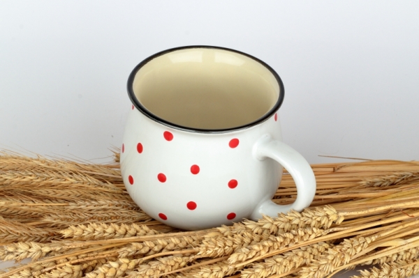 Veľký hrnček na čaj s červenými bodkami 11cm