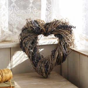 Veniec levanduľa srdce 33cm