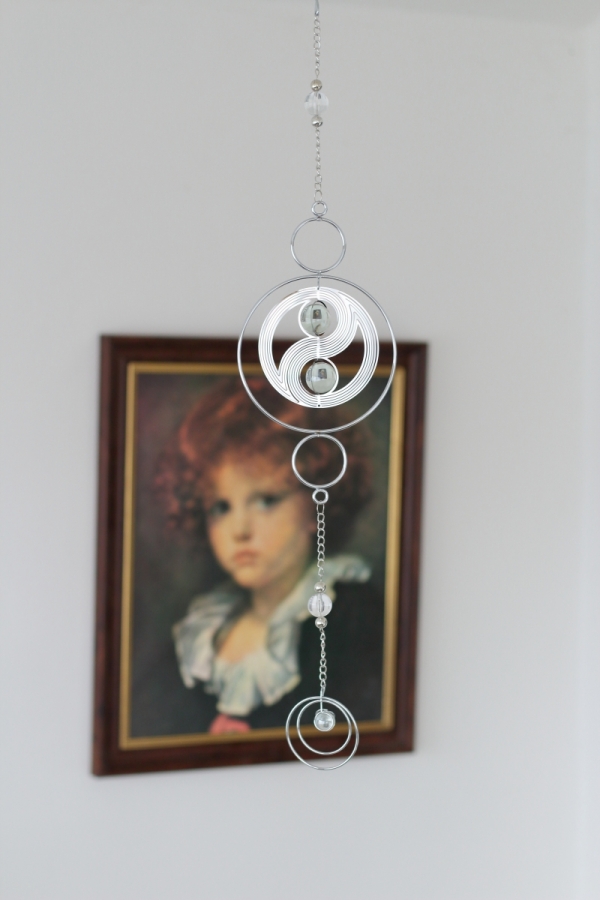 Vonkajší dekorace Yin Yang strieborný kov 58cm