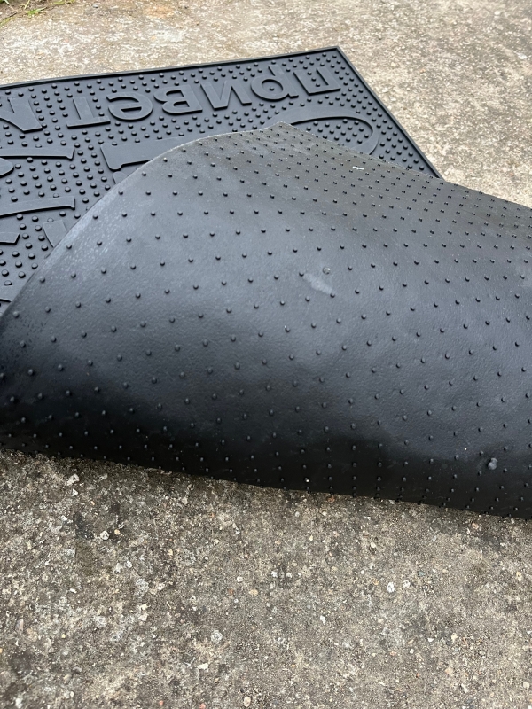 Vonkajšia rohožka Hello 74,6x44cm sivá