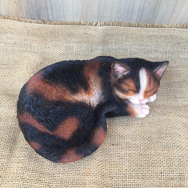 Vonkajšia socha spiaca mačiatko 29cm