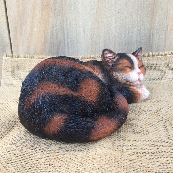 Vonkajšia socha spiaca mačiatko 29cm