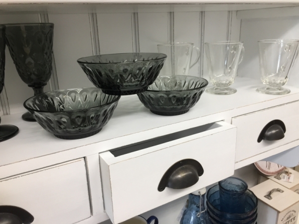 Vidiecka police do kuchyne so zásuvkami 88x95x28cm