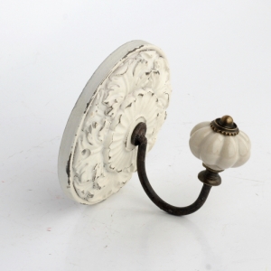 Věšáček bílý kov 10x8x10cm