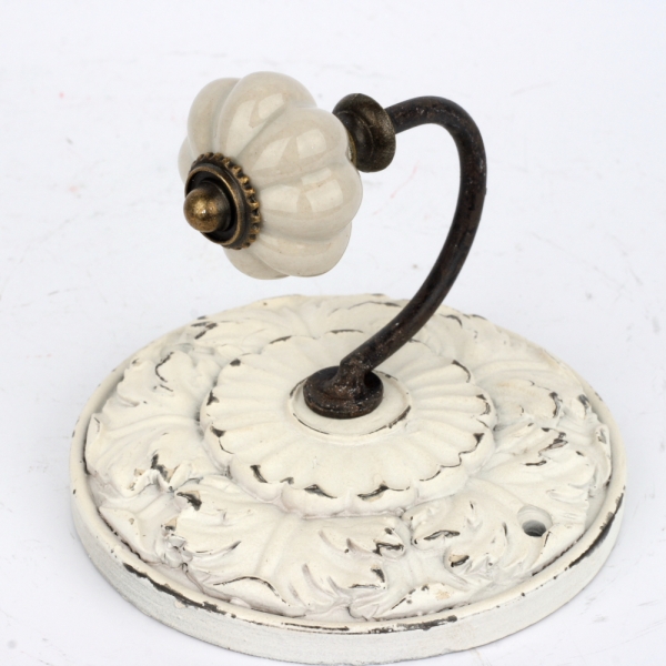 Vešiačik biely kov 10x8x10cm