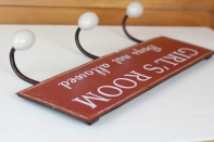 Vešiak do detskej izby Girls room 37x15cm