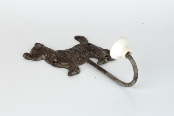 Vešiak na dvere pes