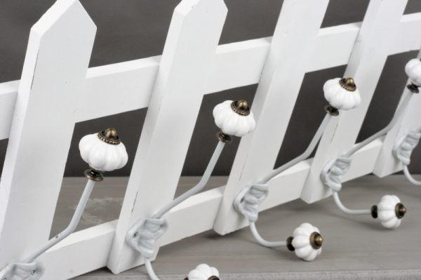 Vešiak na kabáty s keramickými guličkami 65x27cm